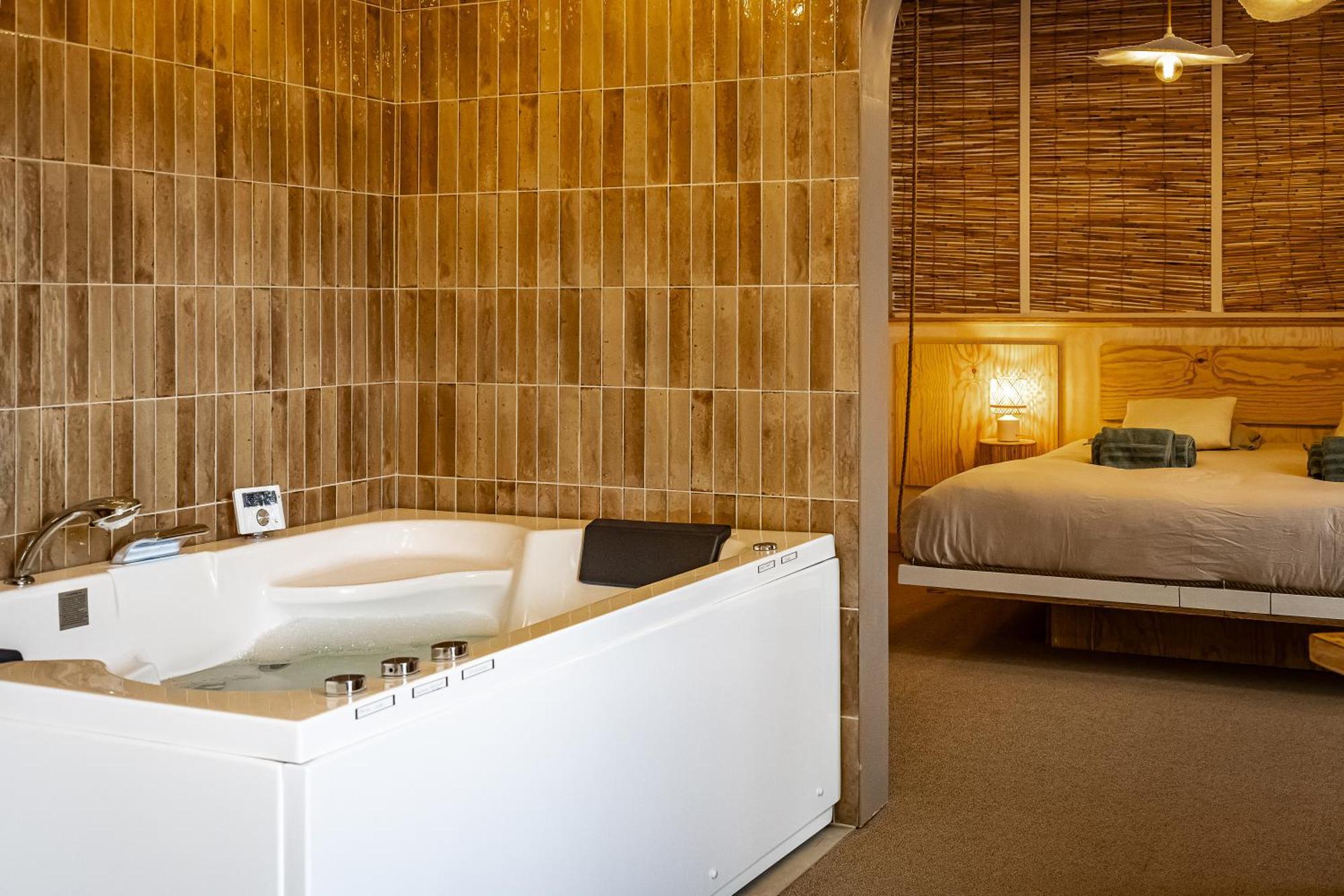 Love Room Suite Bali - Auray En Bretagne Brech المظهر الخارجي الصورة